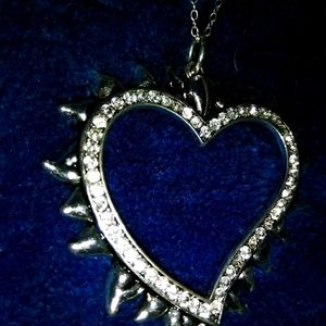 Heart pendent necklace
